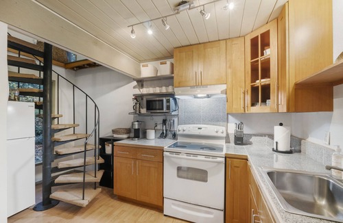 Burley Condo | Cozy Oasis 3bed 2 bath Sleeps 7 TV 75” Haven Pool Trails