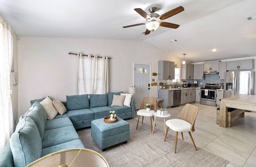 San Marcos House | Cozy Oasis in San Marcos TX, Modern, Pet Friendly, convenient Location, Sleeps 8