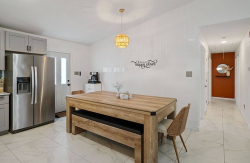 San Marcos House | Cozy Oasis in San Marcos TX, Modern, Pet Friendly, convenient Location, Sleeps 8