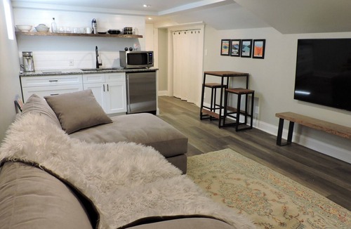 Bonnycastle Apartment | Cozy Oasis In The Highlands with Pool