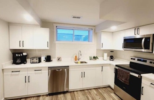 Saskatoon Apartment | Cozy Oasis: Tranquility in the Prairies!n
