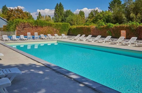 Ivry-la-Bataille House | Cozy Oasis Tropic'Nature bungalow for 6 people – lake & pool