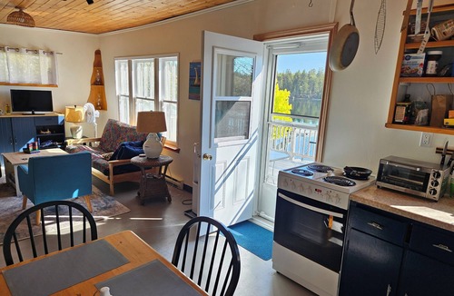 Heckmans Island Cabin | Cozy Ocean Front Cottage