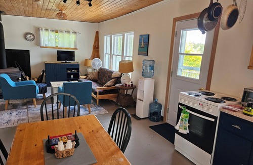 Heckmans Island Cabin | Cozy Ocean Front Cottage