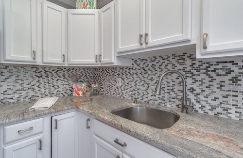 North Redington Beach Condo | Cozy Oceanfront Studio with Balcony- Walk to Everything!