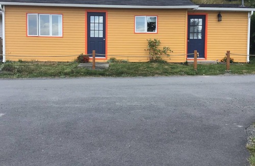 Harbour Main Cottage | Cozy Ocean View Cottage