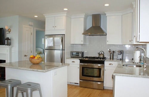 East Sandwich Cottage | Cozy Oceanfront Cottage with your own beach-no walking needed!