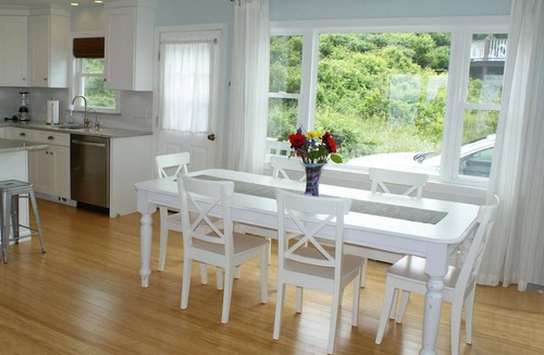 East Sandwich Cottage | Cozy Oceanfront Cottage with your own beach-no walking needed!