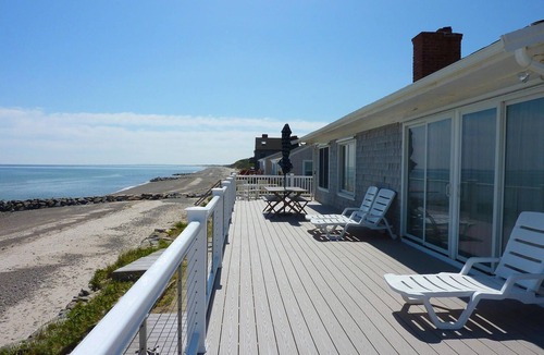 East Sandwich Cottage | Cozy Oceanfront Cottage with your own beach-no walking needed!