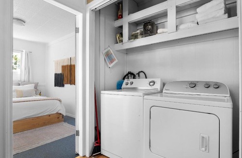 Depoe Bay House | Cozy Oceanfront Cottage Located on Pirate Cove