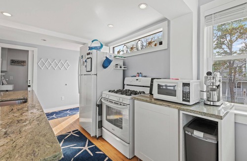 Camp Ellis Cottage | Cozy Oceanfront Mermaid Haven