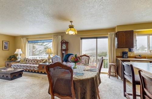 Roads End Apartment | Cozy Oceanview Home with the Best Vistas in Road's End - Dogs Welcome