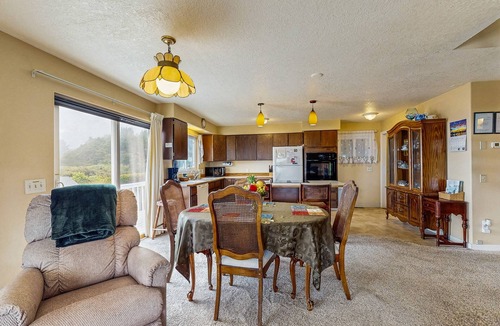 Roads End Apartment | Cozy Oceanview Home with the Best Vistas in Road's End - Dogs Welcome