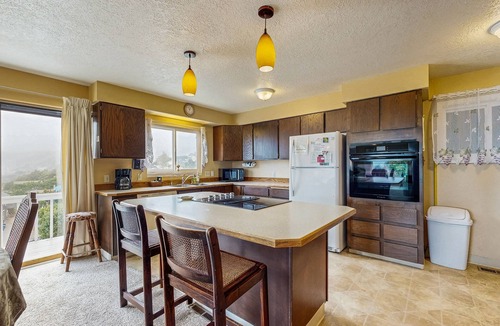 Roads End Apartment | Cozy Oceanview Home with the Best Vistas in Road's End - Dogs Welcome