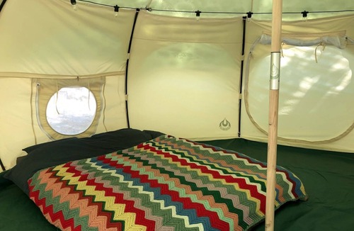 Manitoulin District House | Cozy Off-Grid Canvas Bell Tent Surrounded by Nature for a Peaceful Getaway in Tehkummah, Ontario