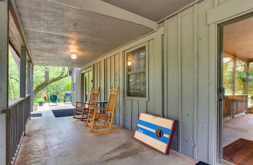Davis House | Cozy Oklahoma Retreat w/Patio, Fire Pit & Grill!
