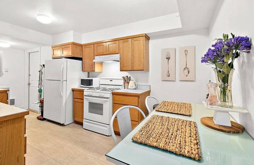 Old Town Condo | Cozy Old Town condo + Garage + Patio Steps to Ruston Way!