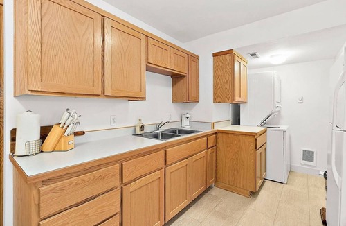 Old Town Condo | Cozy Old Town condo + Garage + Patio Steps to Ruston Way!