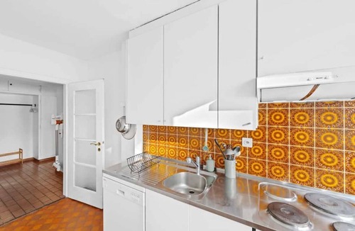 Old Town Apartment | Cozy Old Town Flat: Spacious & Central