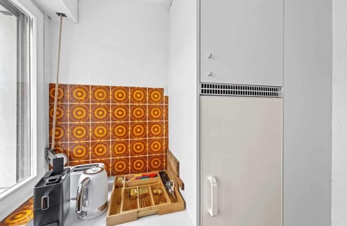 Old Town Apartment | Cozy Old Town Flat: Spacious & Central