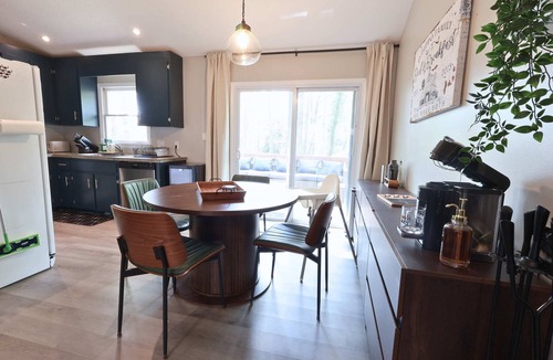 Apex House | Cozy on Ger-Maine St. 1 Mile From Downtown Apex