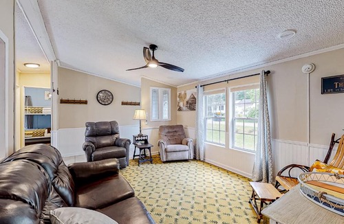 Crystal Beach House | Cozy on Lake Bomoseen