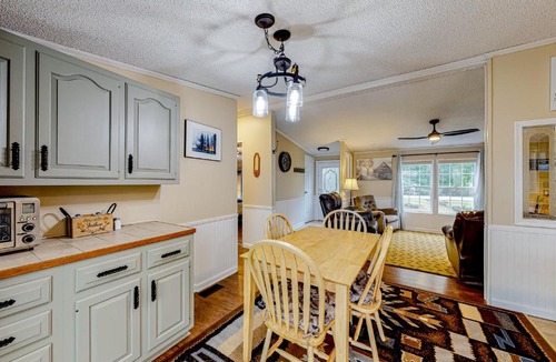 Crystal Beach House | Cozy on Lake Bomoseen