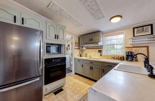 Crystal Beach House | Cozy on Lake Bomoseen