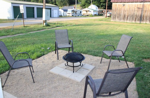 Laurelville House | Cozy on the Corner