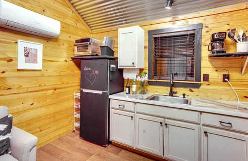 Onalaska Cabin | Cozy Onalaska Cabin ~ 2 Mi to Lake Livingston!