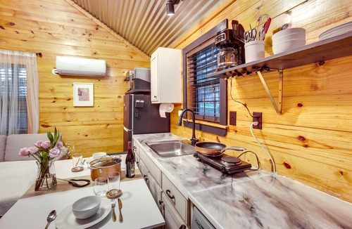 Onalaska Cabin | Cozy Onalaska Cabin ~ 2 Mi to Lake Livingston!
