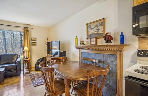 Central Vermont- Killington Condo | Cozy One-Bedroom Edgemont Condo with Ski Access & Fireplace B3