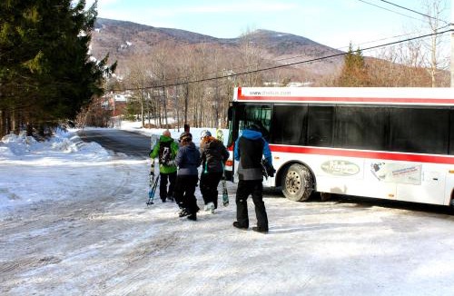 Killington House | Cozy One-Bedroom Edgemont Condo with Ski Access & Fireplace B3
