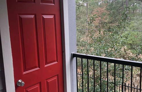 Kingwood Apartment | Cozy one bedroom + .Full bathroom + living & Dining area