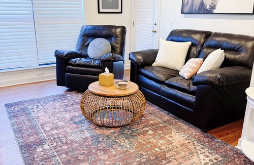 Shawnee Condo | Cozy One Bedroom Near Downtown Shawnee. Perfect for Mid-term Stays.