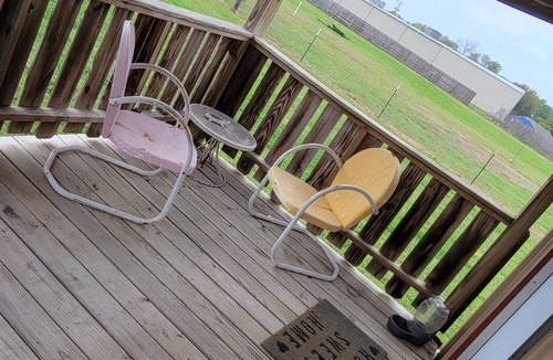 Van Zandt County Cabin | Cozy one bedroom one bath cabin with WiFi and AC/heat in quiet country setting.