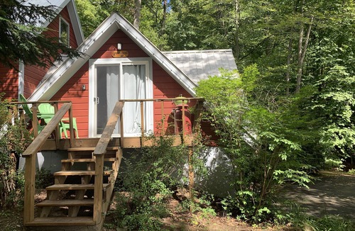 Paradox Apartment | Cozy One Bedroom studio suite in idyllic Adirondack setting