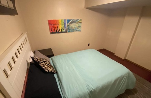 Grafton House | Cozy One-Bedroom Suite Moments from the Lake