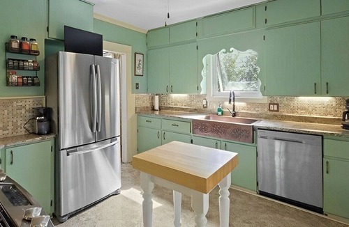 Fort Erie House | Cozy one bedroom with backyard, walking distance to US border.