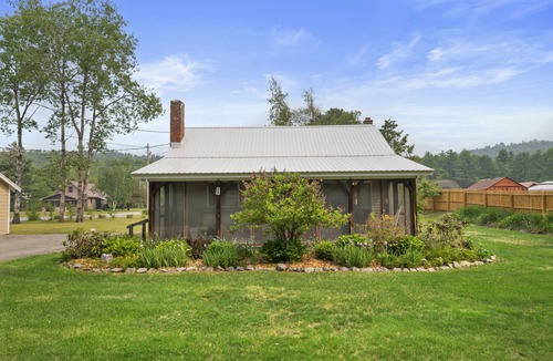 Severance House | Cozy one-bedroom year-round house with Fireplace-Pet Friendly!