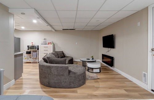 Sudbury House | Cozy Open-Concept Suite