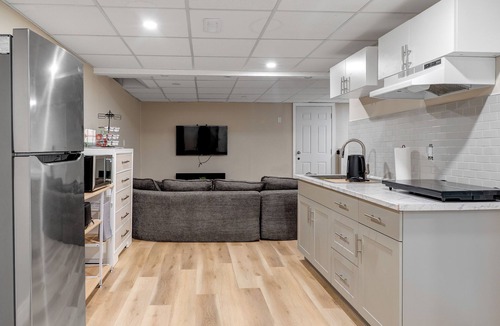 Sudbury House | Cozy Open-Concept Suite