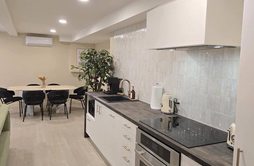 Brossard Apartment | Cozy Open Space Bohemian 2-bedroom apartment with AC in Brossard
