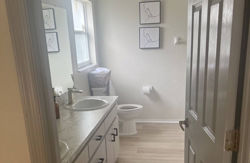 Winter Haven House | Cozy Organic Modern Home- 6 min from Legoland
