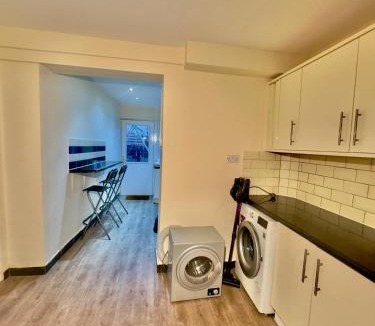 Alibon House | Cozy Osborne Square