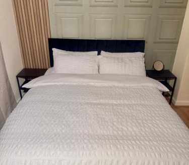 Alibon House | Cozy Osborne Square