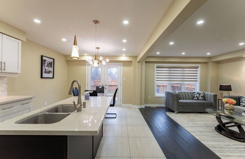 Lakeview House | Cozy Oshawa Family Escape