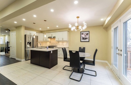 Lakeview House | Cozy Oshawa Family Escape