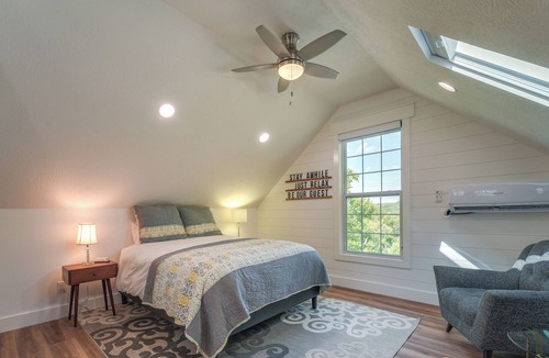 Ozark Apartment | Cozy Ozark Studio Near Downtown & River!
