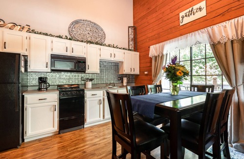 Table Rock Cabin | Cozy Ozarks Escape Near Branson ~ Perfect for Couples & Families